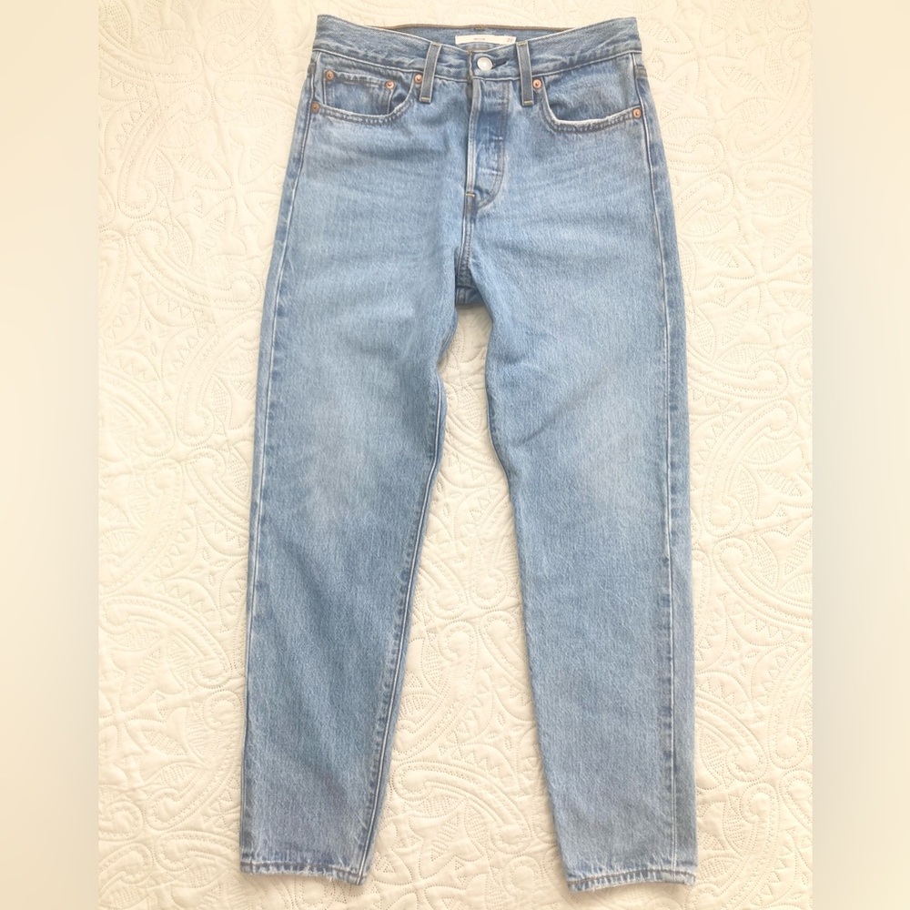 Levi’s Jeans Wedgie Icon Fit Ankle, Light Wash Size 27